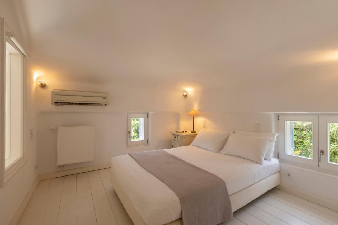 Luxury Villa By The Beach Steniaí Exterior foto